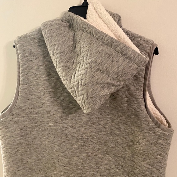 NWT Merona gray hooded vest with Sherpa lining XXL - Picture 6 of 8